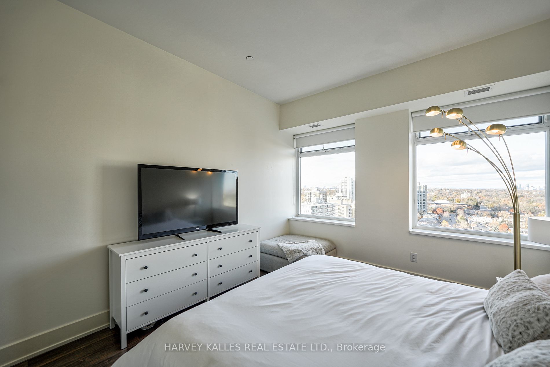 111 St Clair Avenue W, #1521