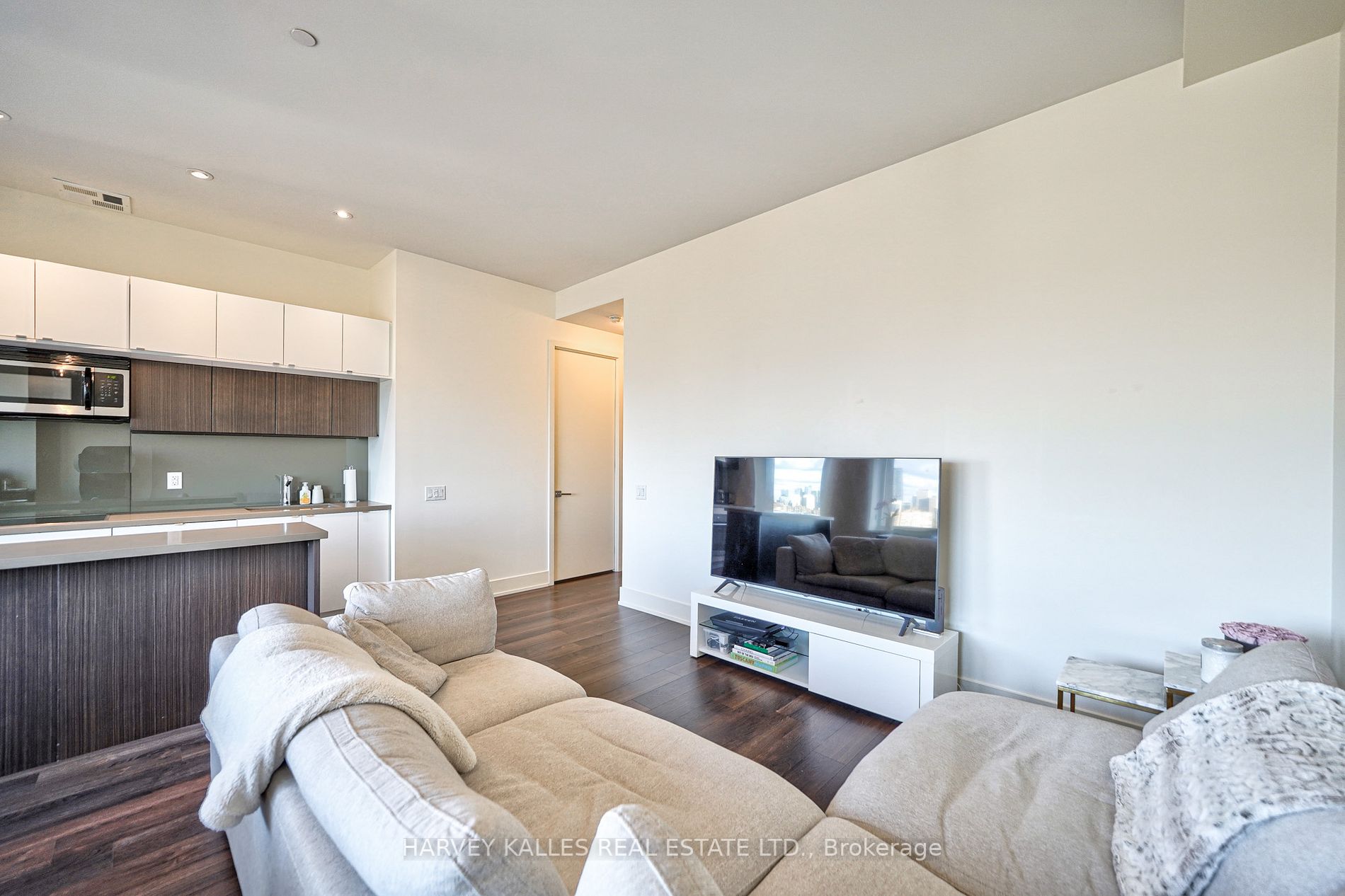 111 St Clair Avenue W, #1521