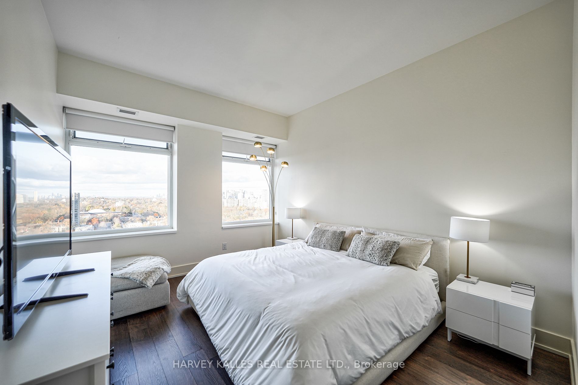 111 St Clair Avenue W, #1521