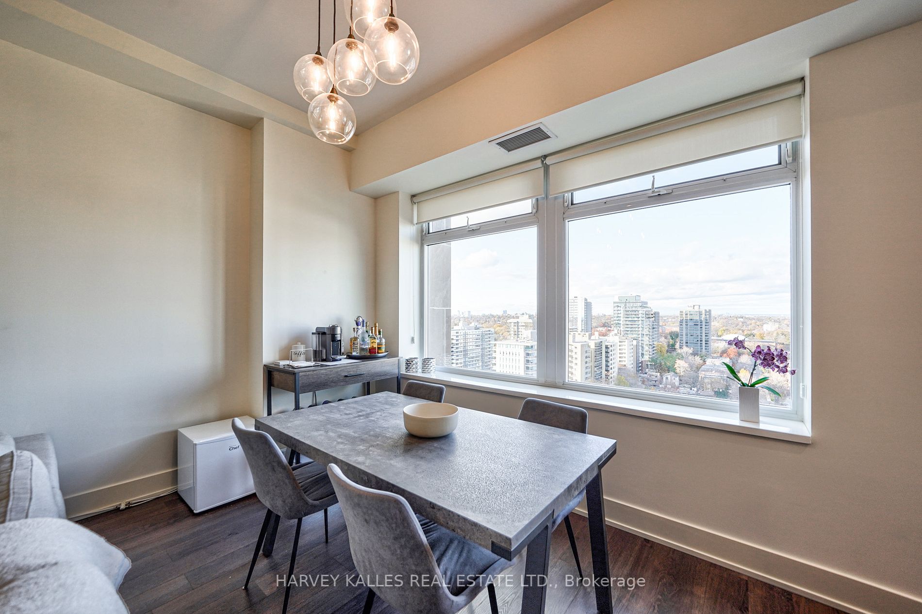111 St Clair Avenue W, #1521