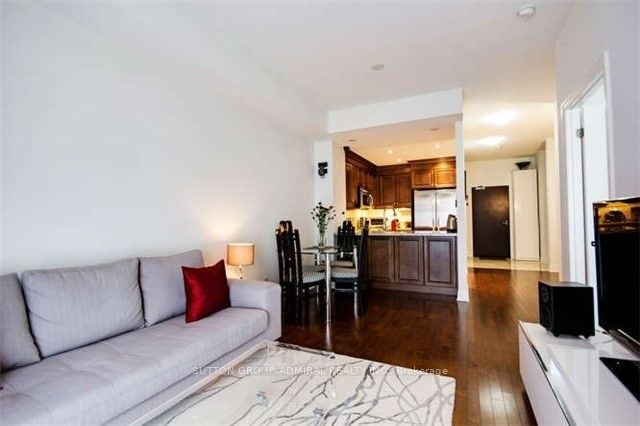 23 Rean Dr, #402
