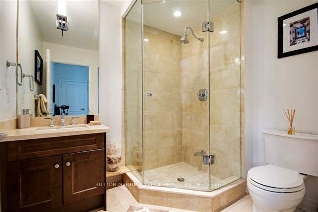 23 Rean Dr, #402