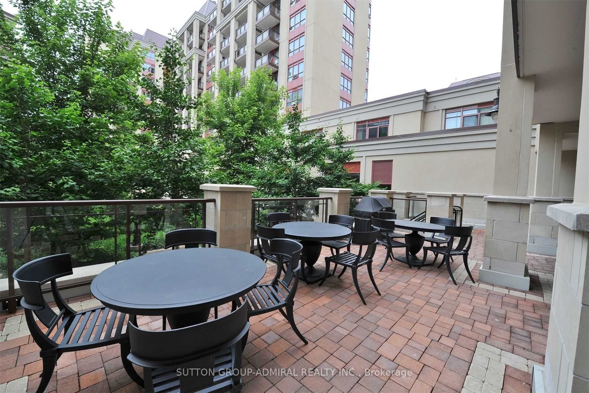23 Rean Dr, #402