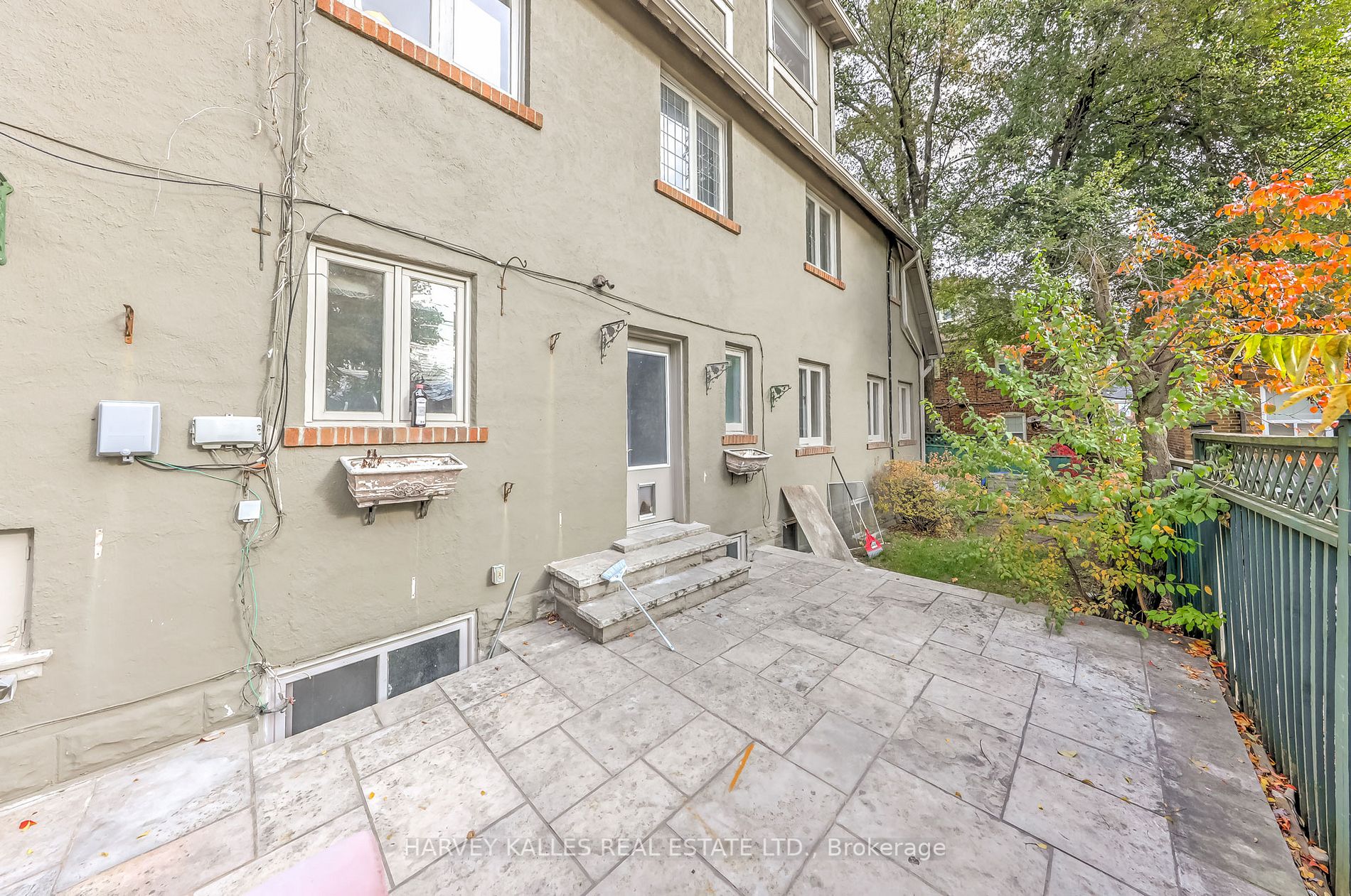 29 Hillhurst Boulevard