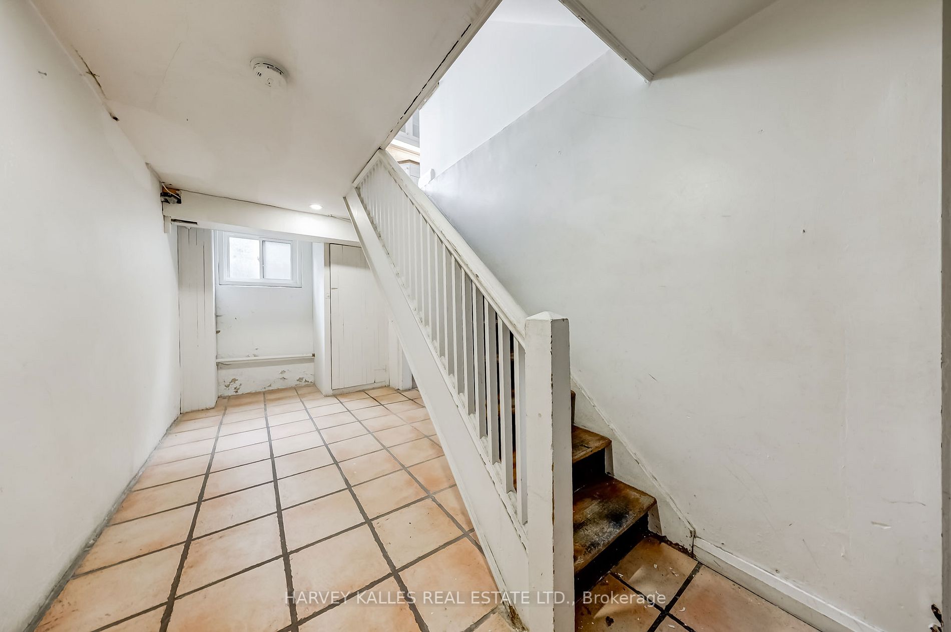 29 Hillhurst Boulevard