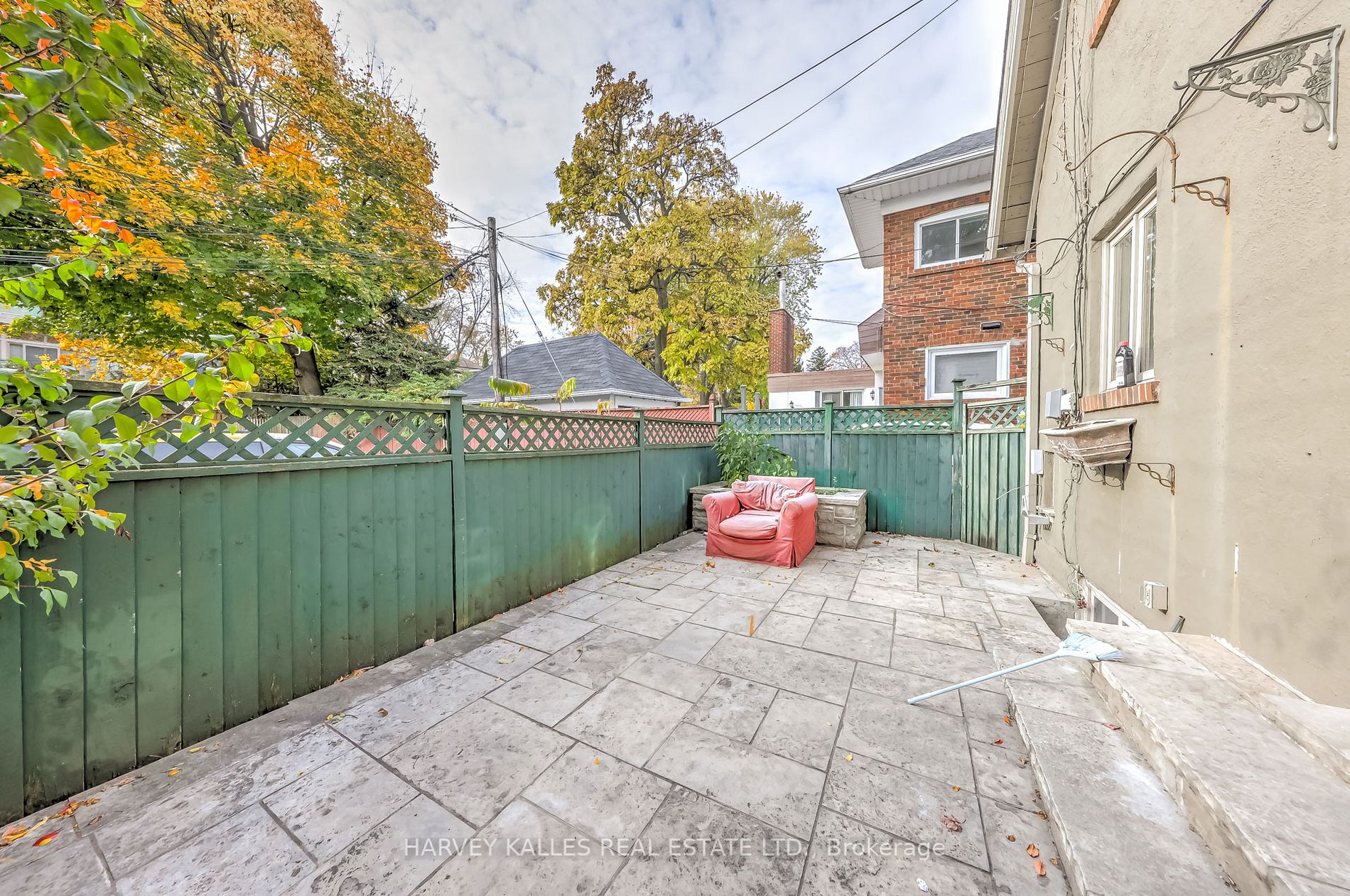 29 Hillhurst Boulevard