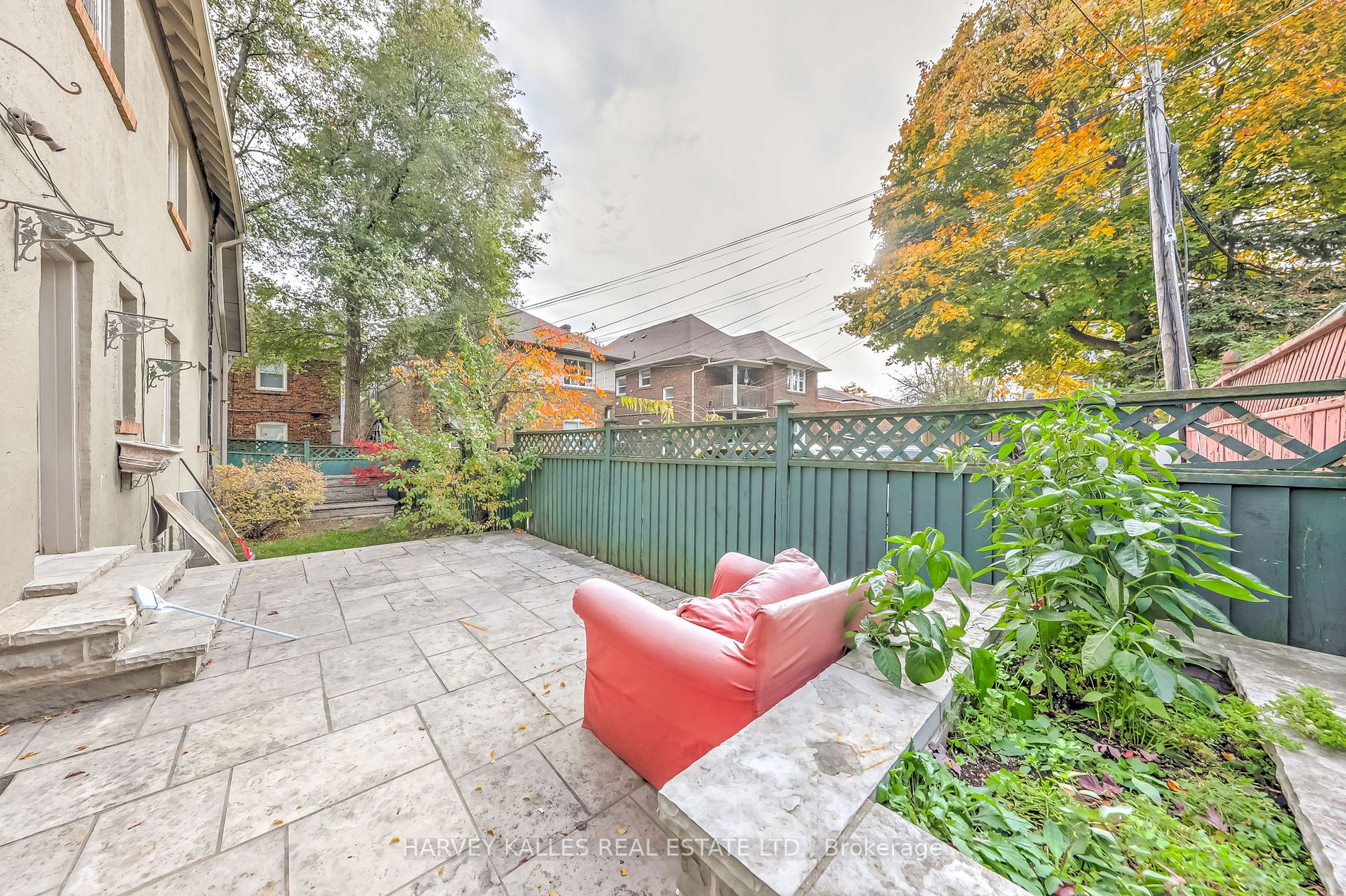 29 Hillhurst Boulevard