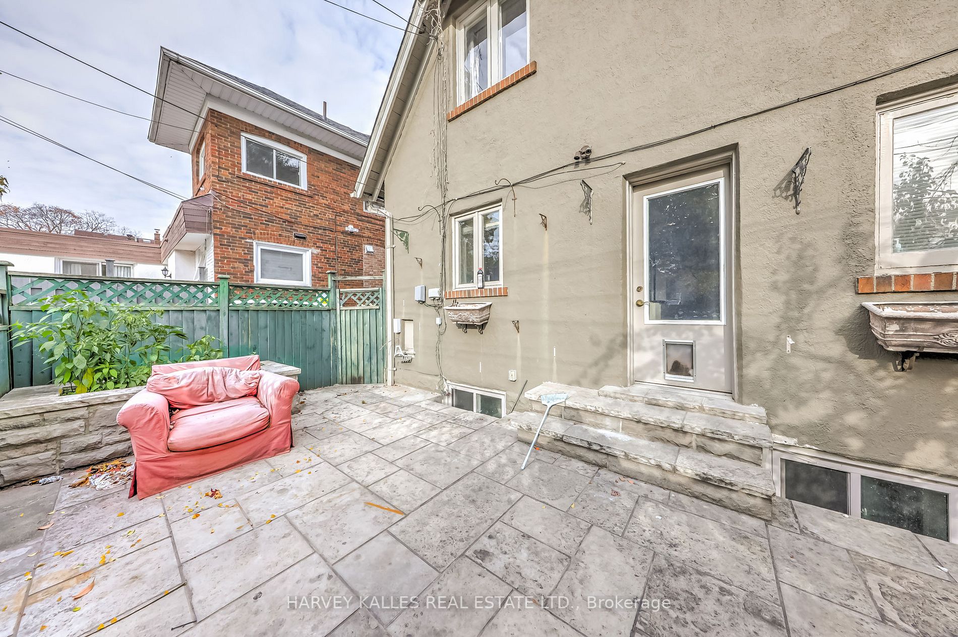29 Hillhurst Boulevard