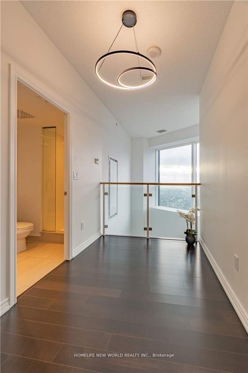 386 Yonge Street #5716