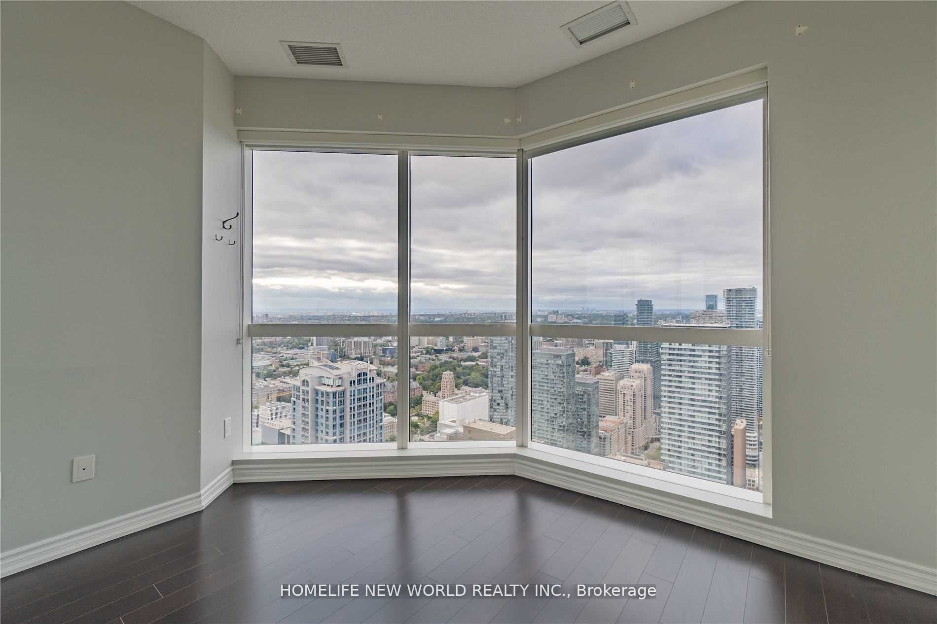 386 Yonge Street #5716