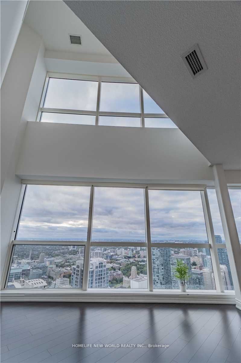 386 Yonge Street #5716