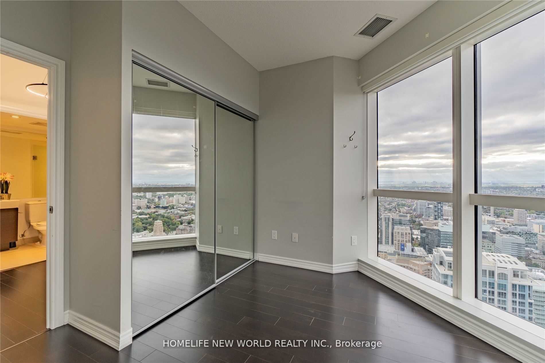 386 Yonge Street #5716