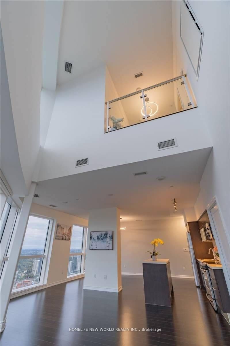 386 Yonge Street #5716