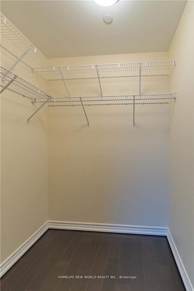 386 Yonge Street #5716