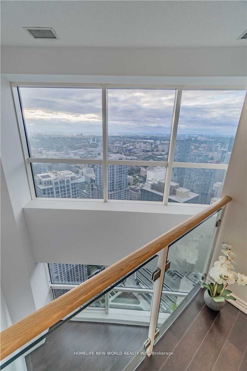 386 Yonge Street #5716