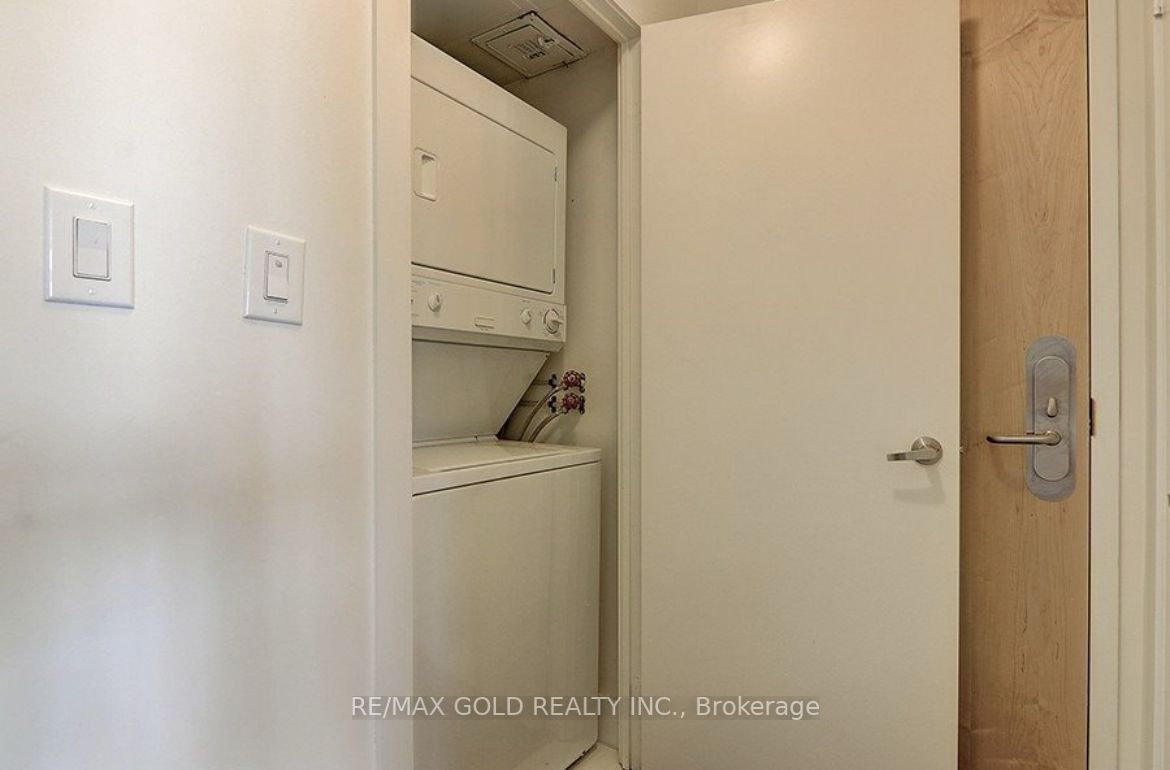 55 Bremner Boulevard #2811
