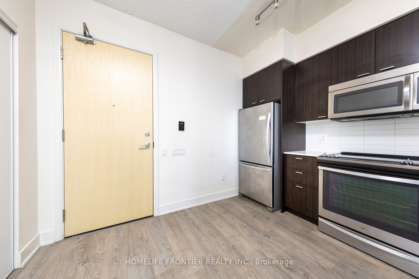 30 Roehampton Ave, #2009