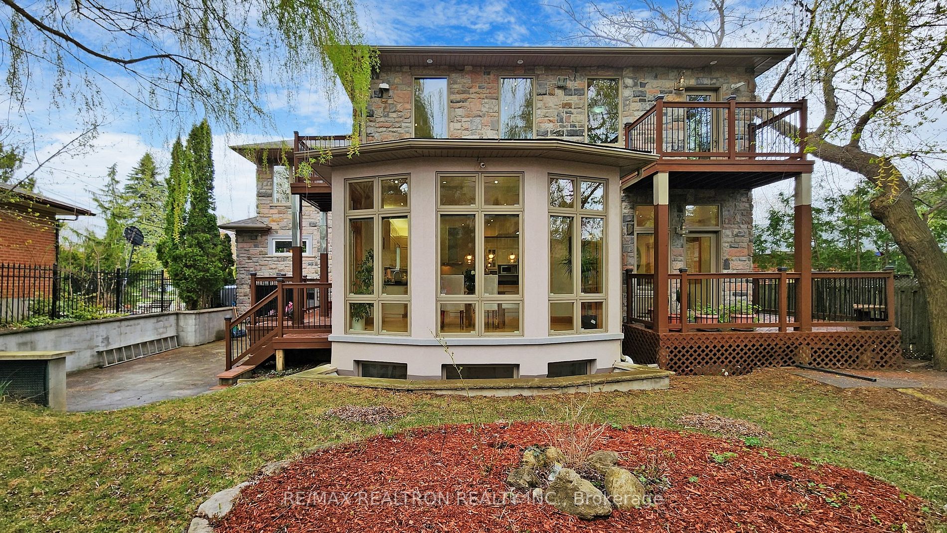 98 Burbank Drive