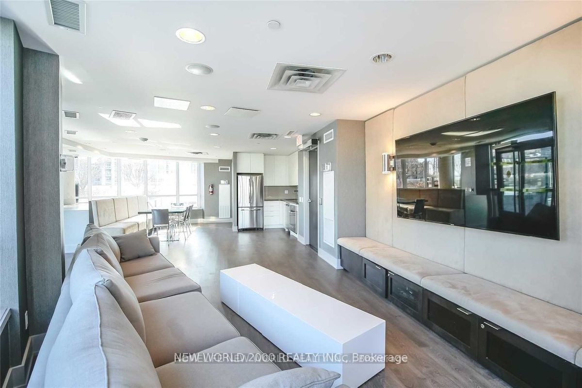 50 Bruyeres Mews, #313