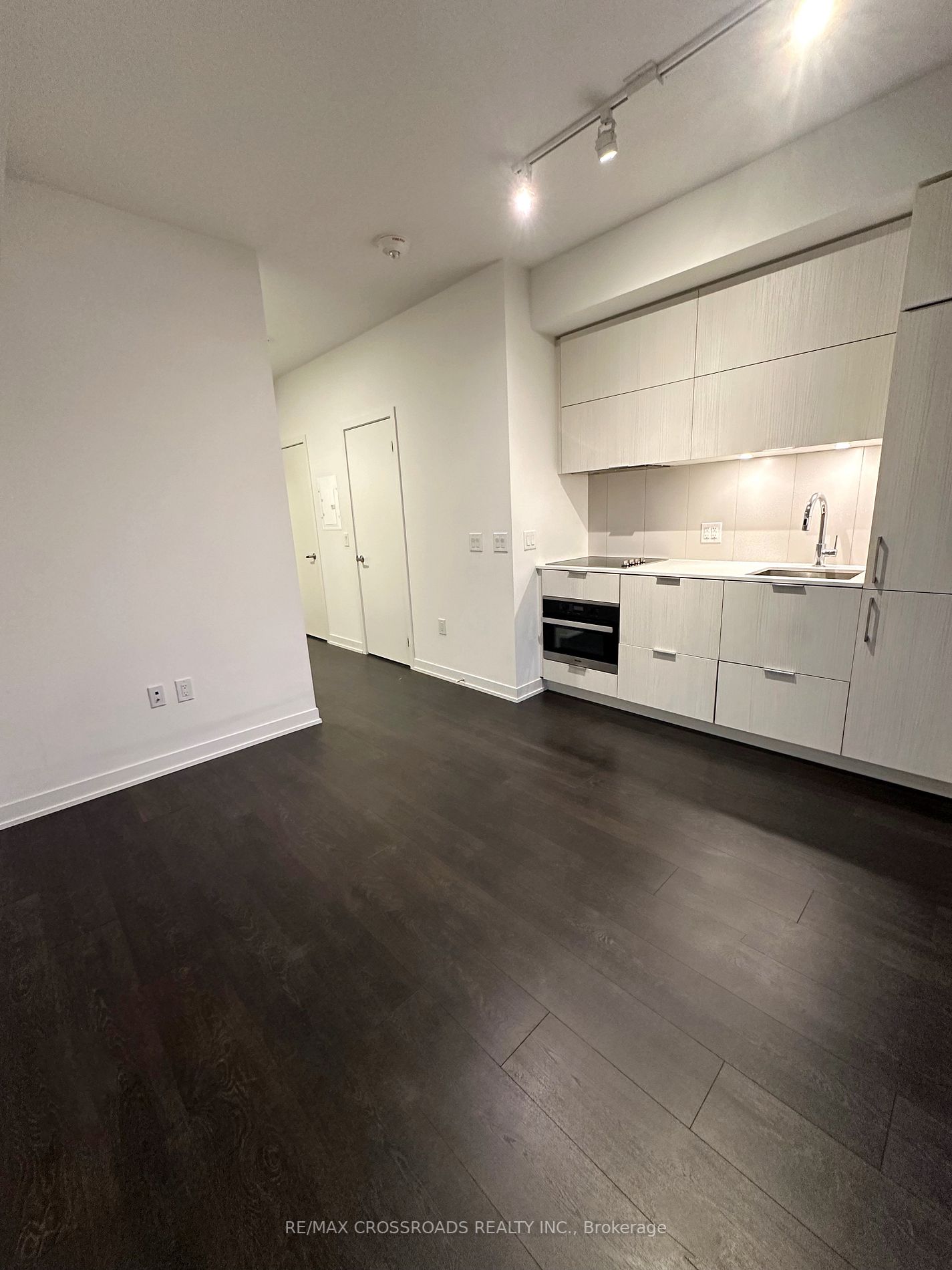 20 Richardson St, #405