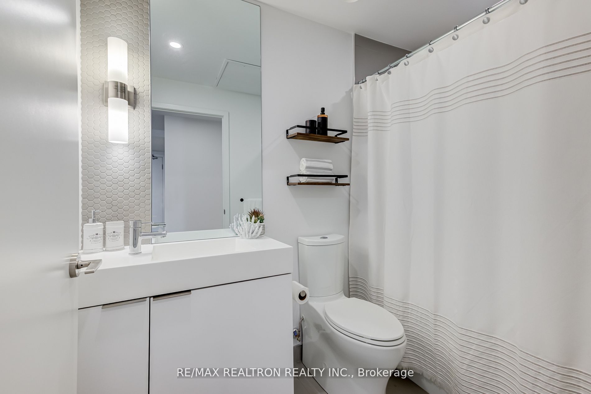 33 Helendale Avenue, #2905
