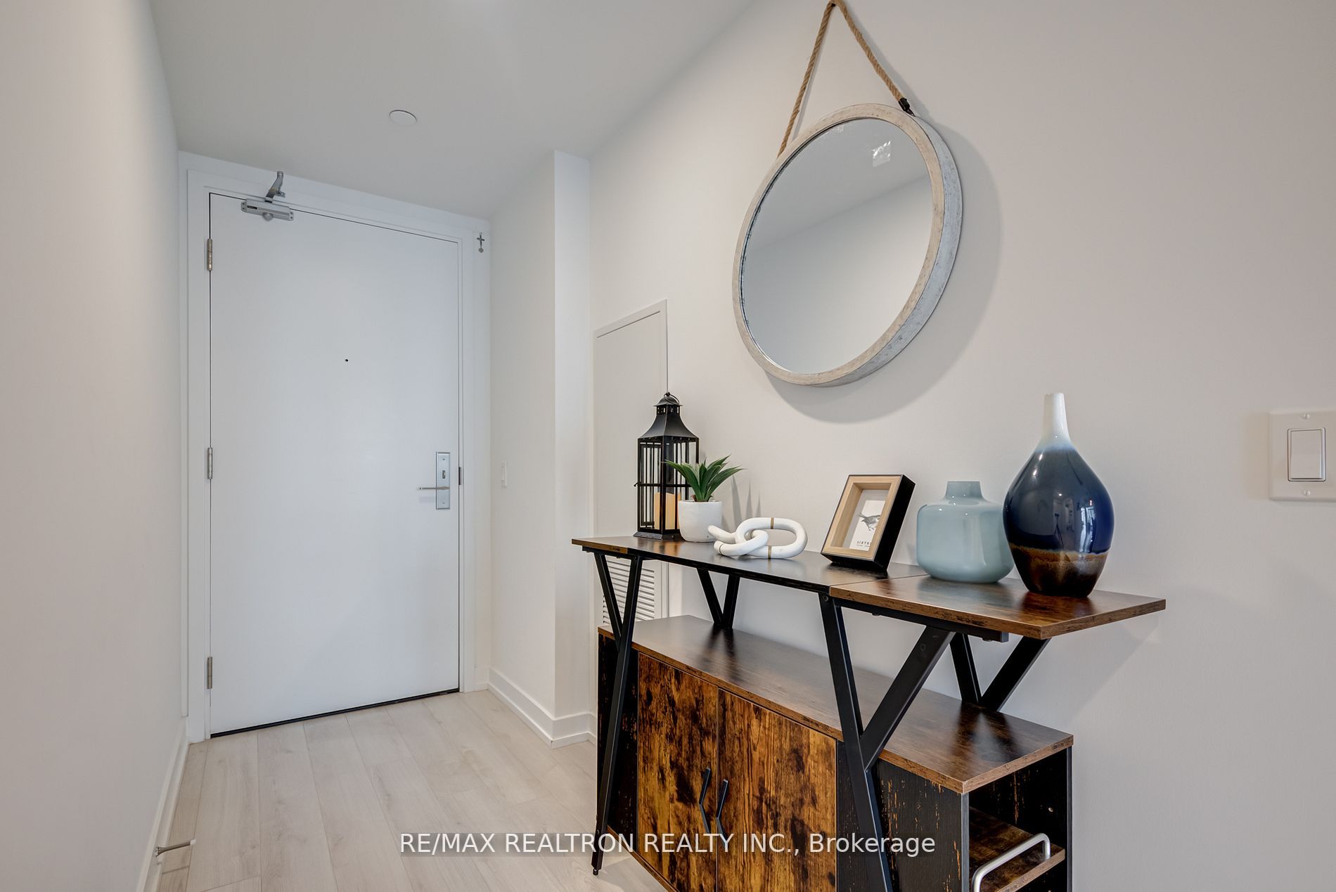33 Helendale Avenue, #2905