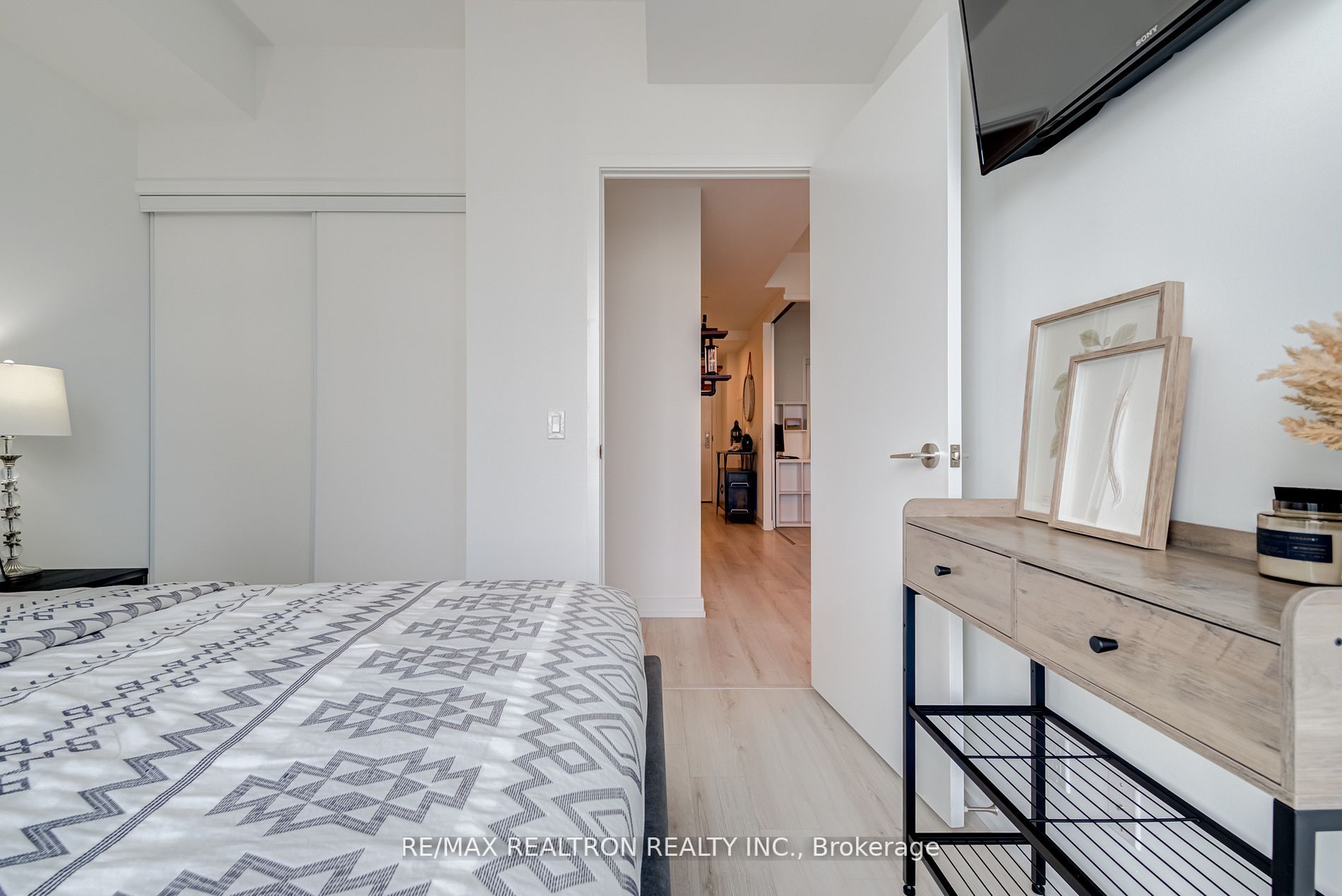 33 Helendale Avenue, #2905