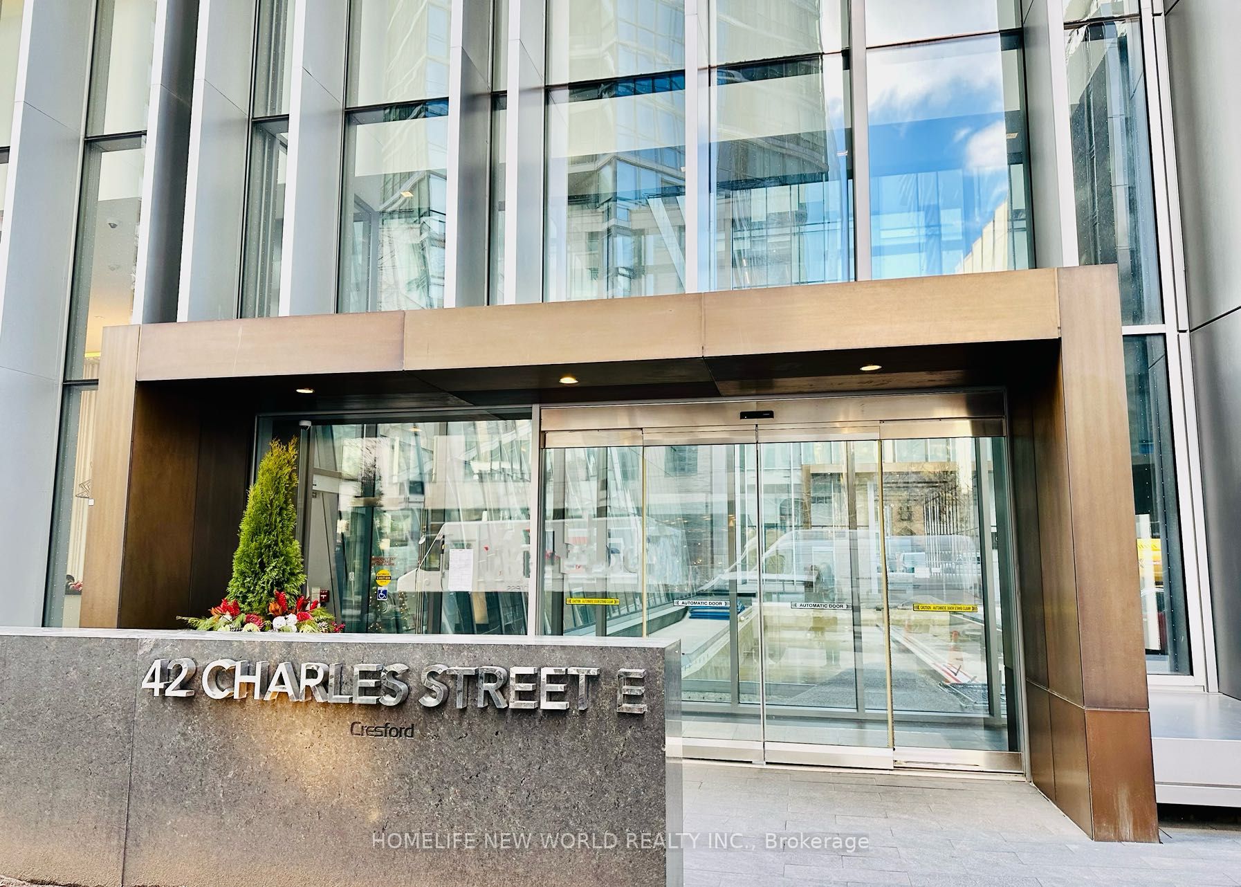 42 Charles St E, #809