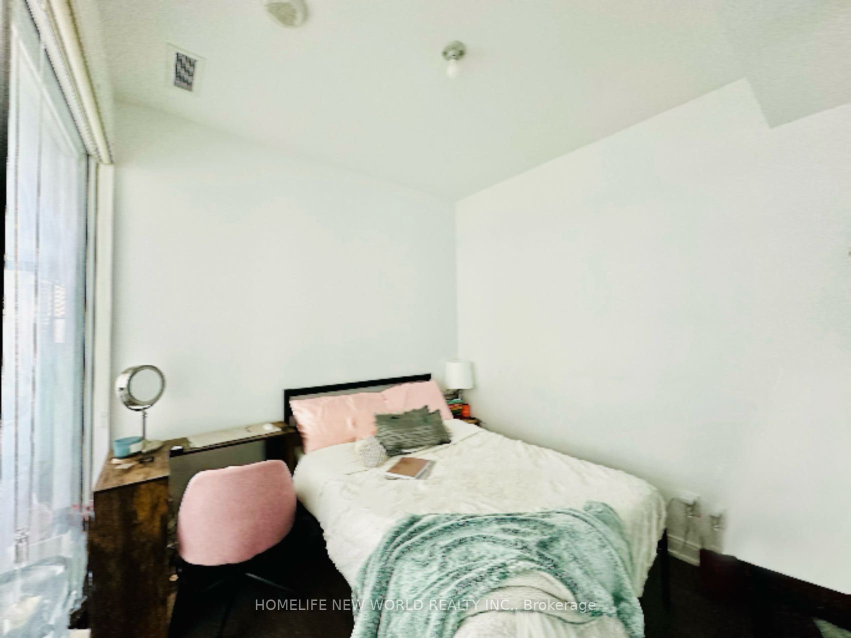 42 Charles St E, #809