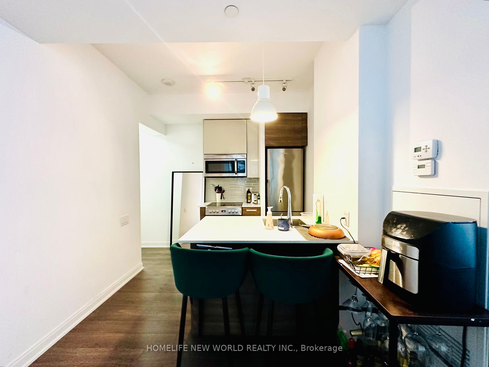 42 Charles St E, #809