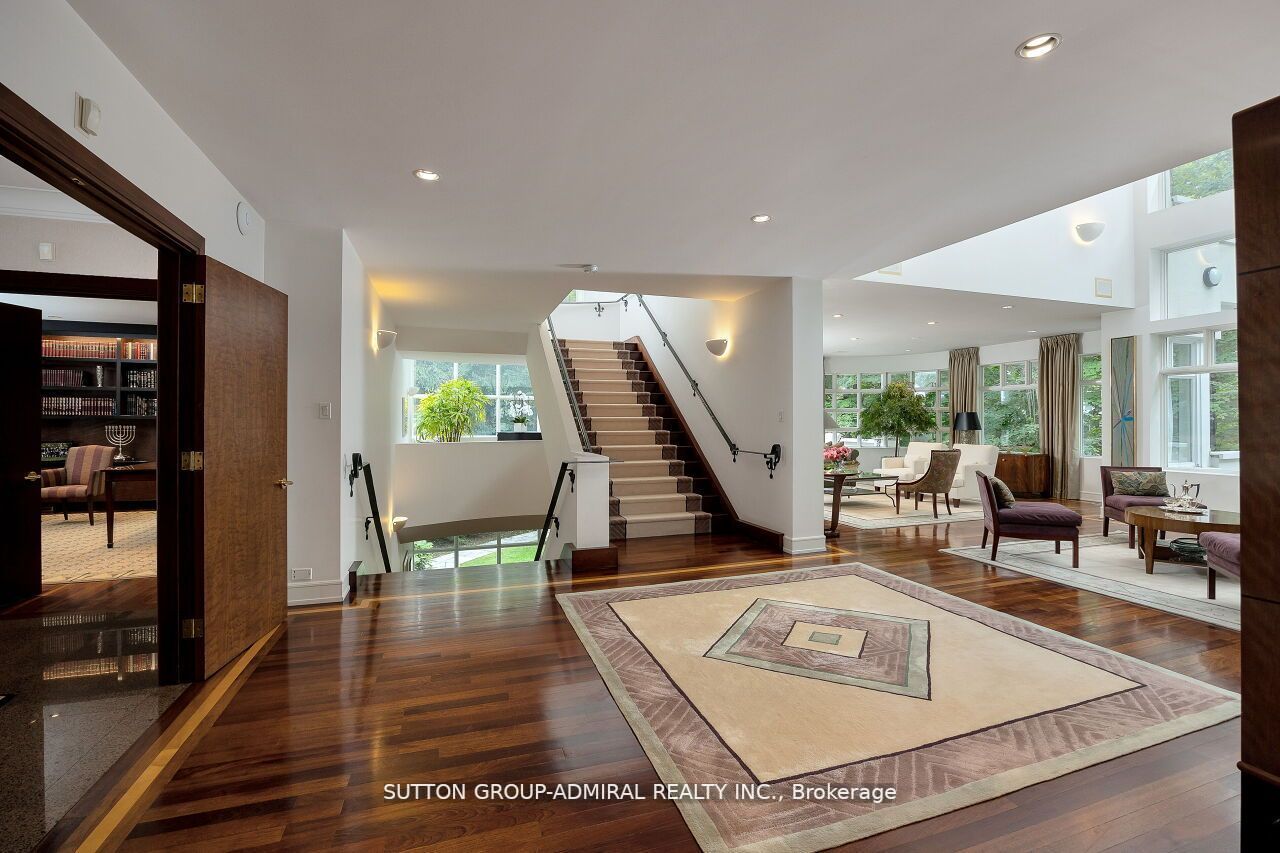 212 Sandringham Drive