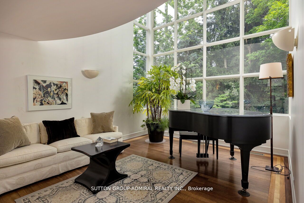 212 Sandringham Drive