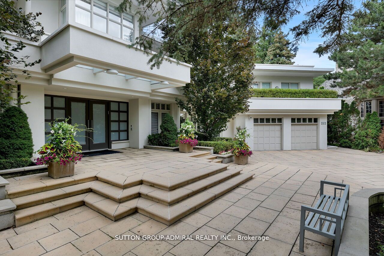 212 Sandringham Drive