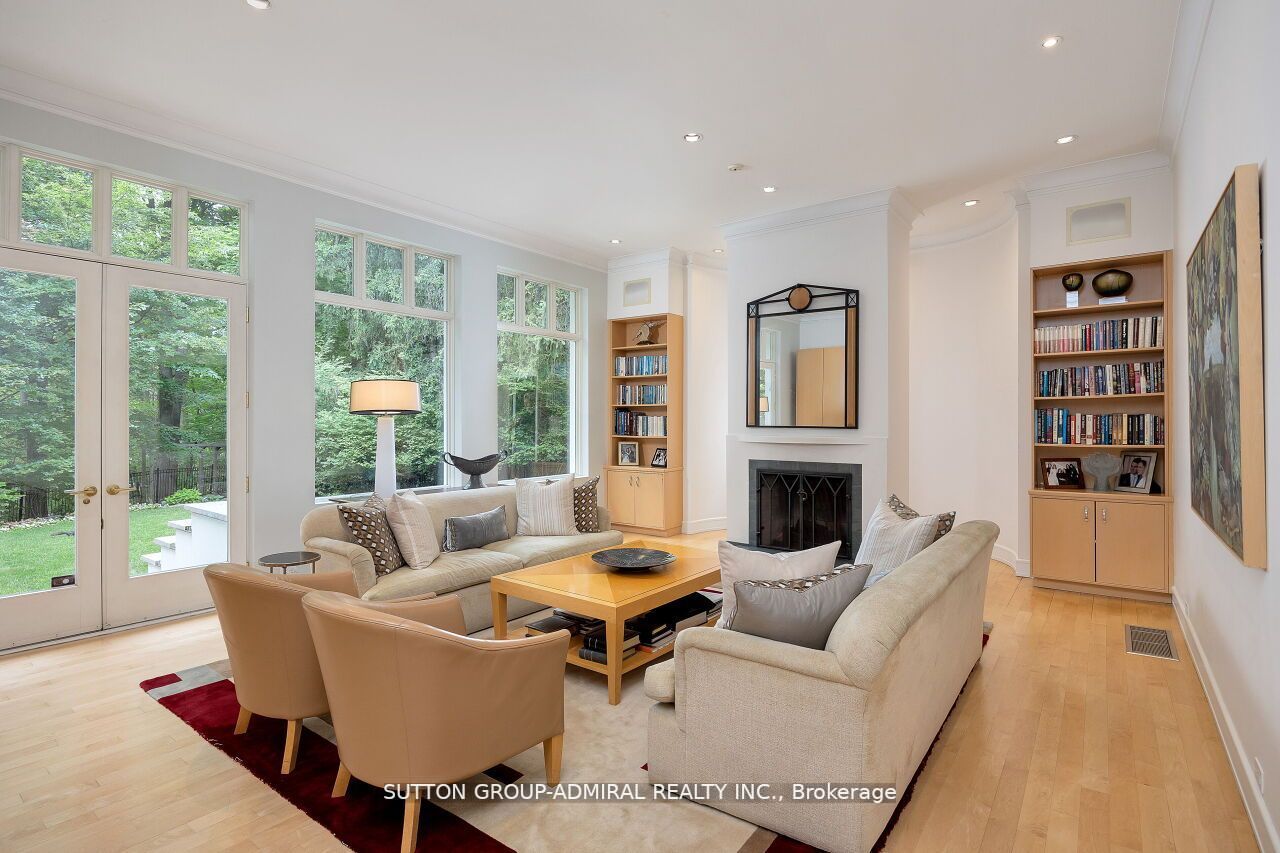 212 Sandringham Drive