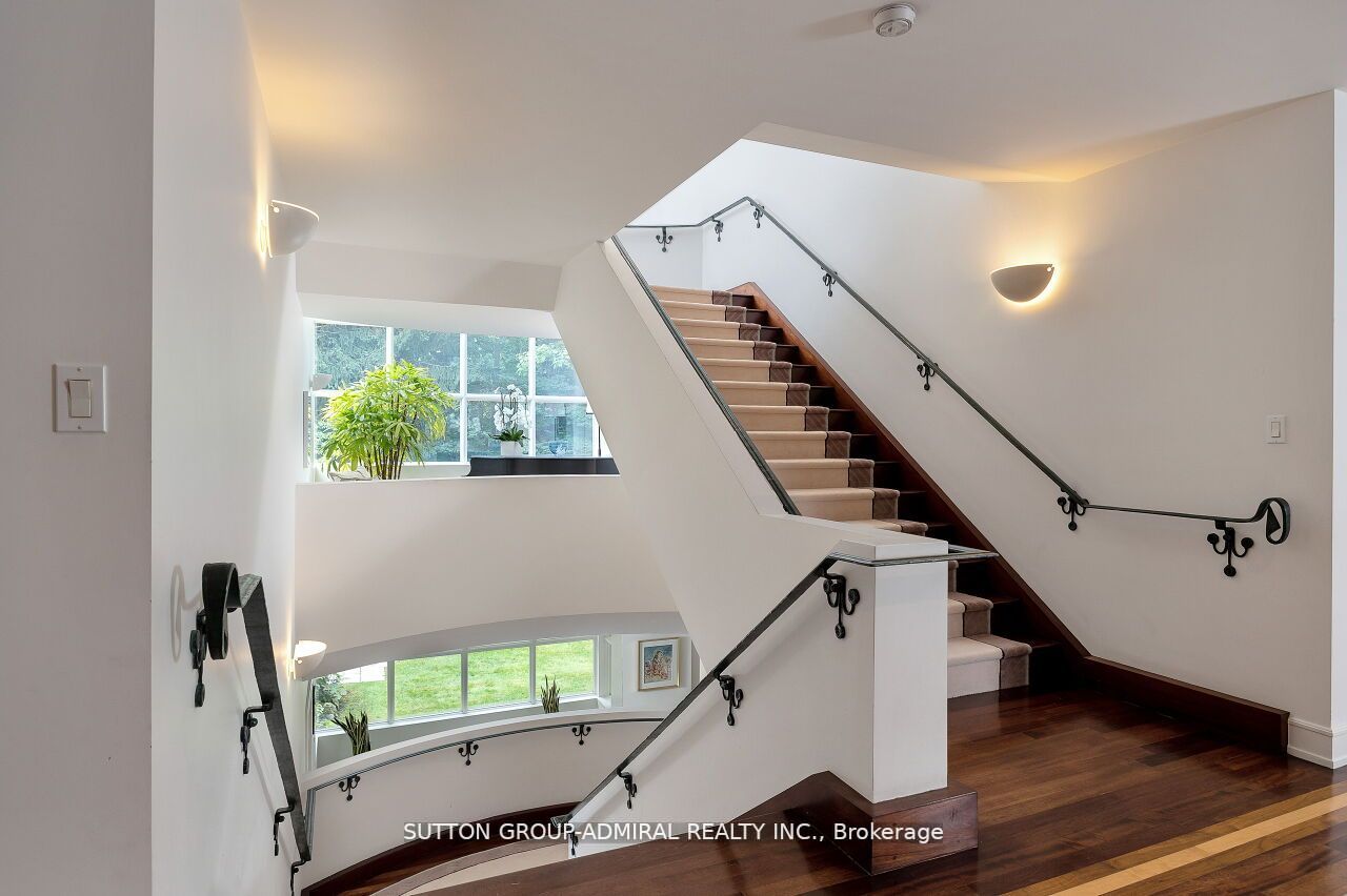 212 Sandringham Drive