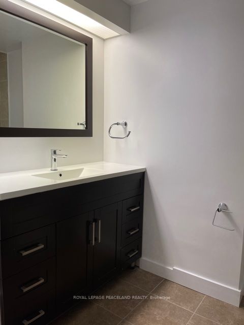 77 Harbour Sq, #3404