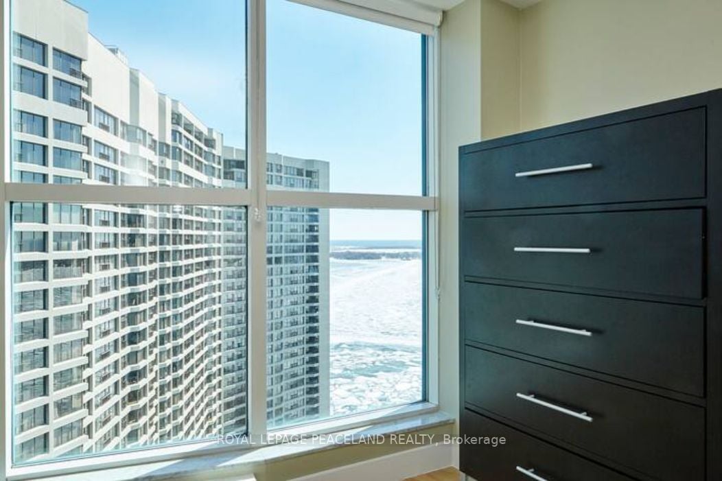 77 Harbour Sq, #3404