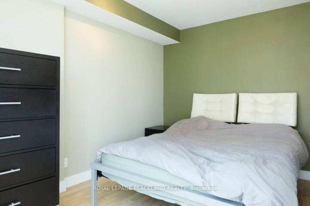 77 Harbour Sq, #3404