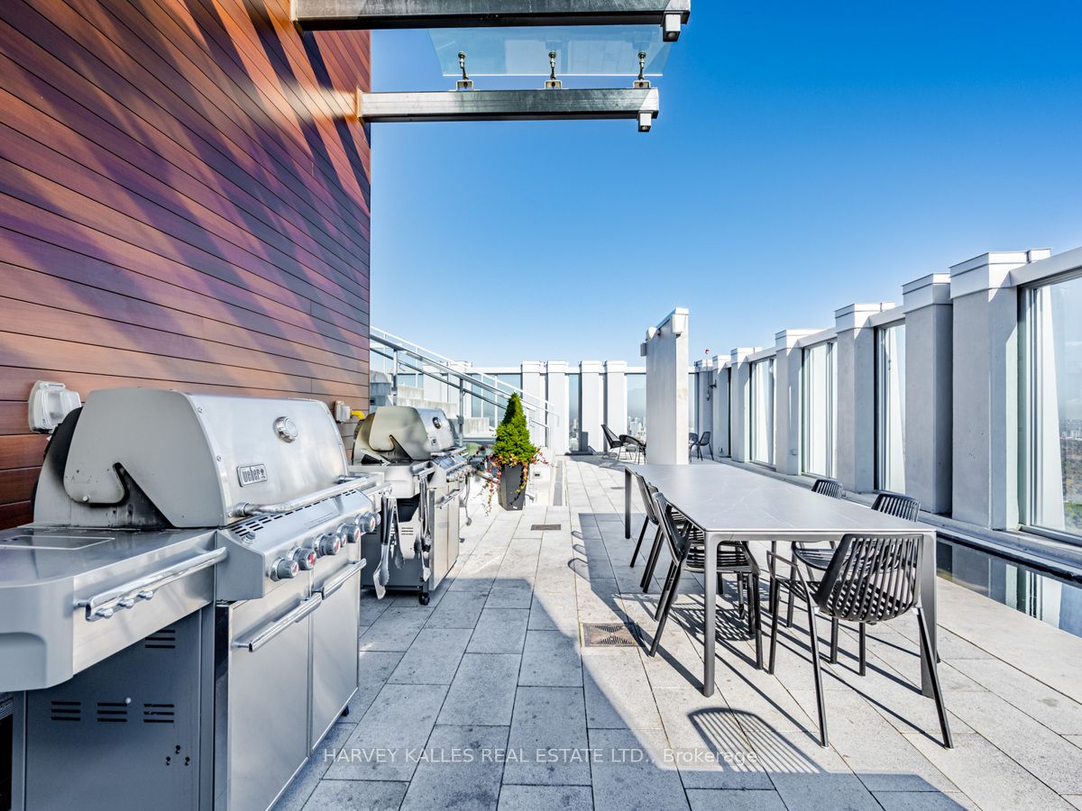1 Yorkville Ave, #1701