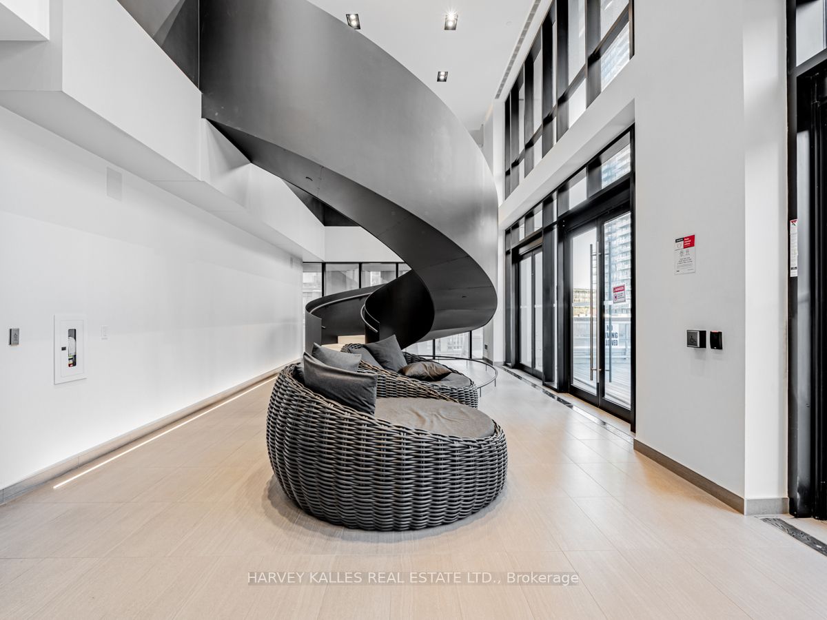 1 Yorkville Ave, #1701