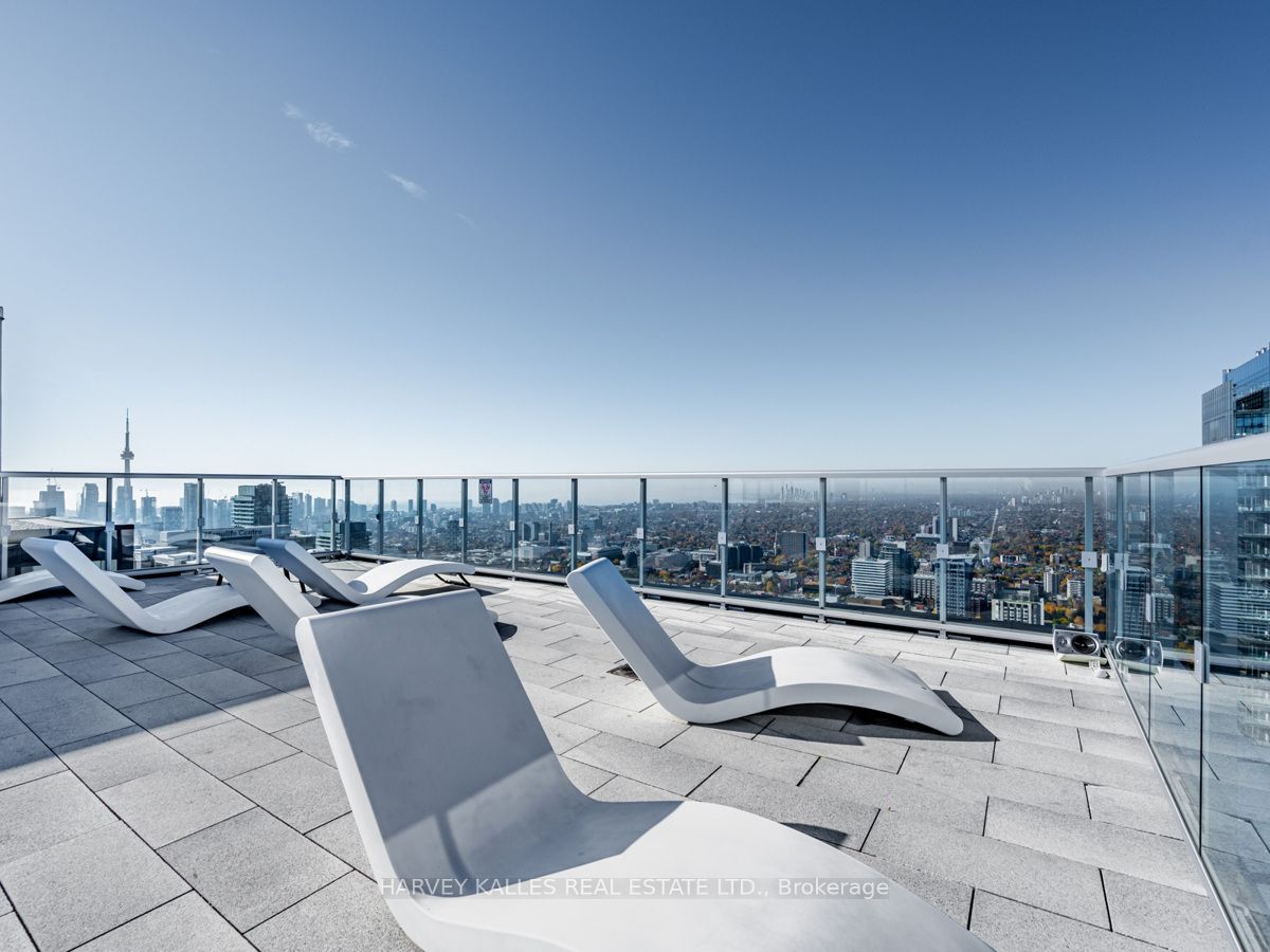 1 Yorkville Ave, #1701