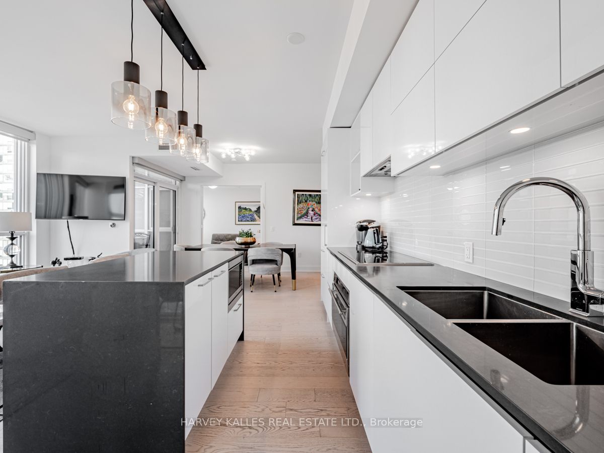 1 Yorkville Ave, #1701