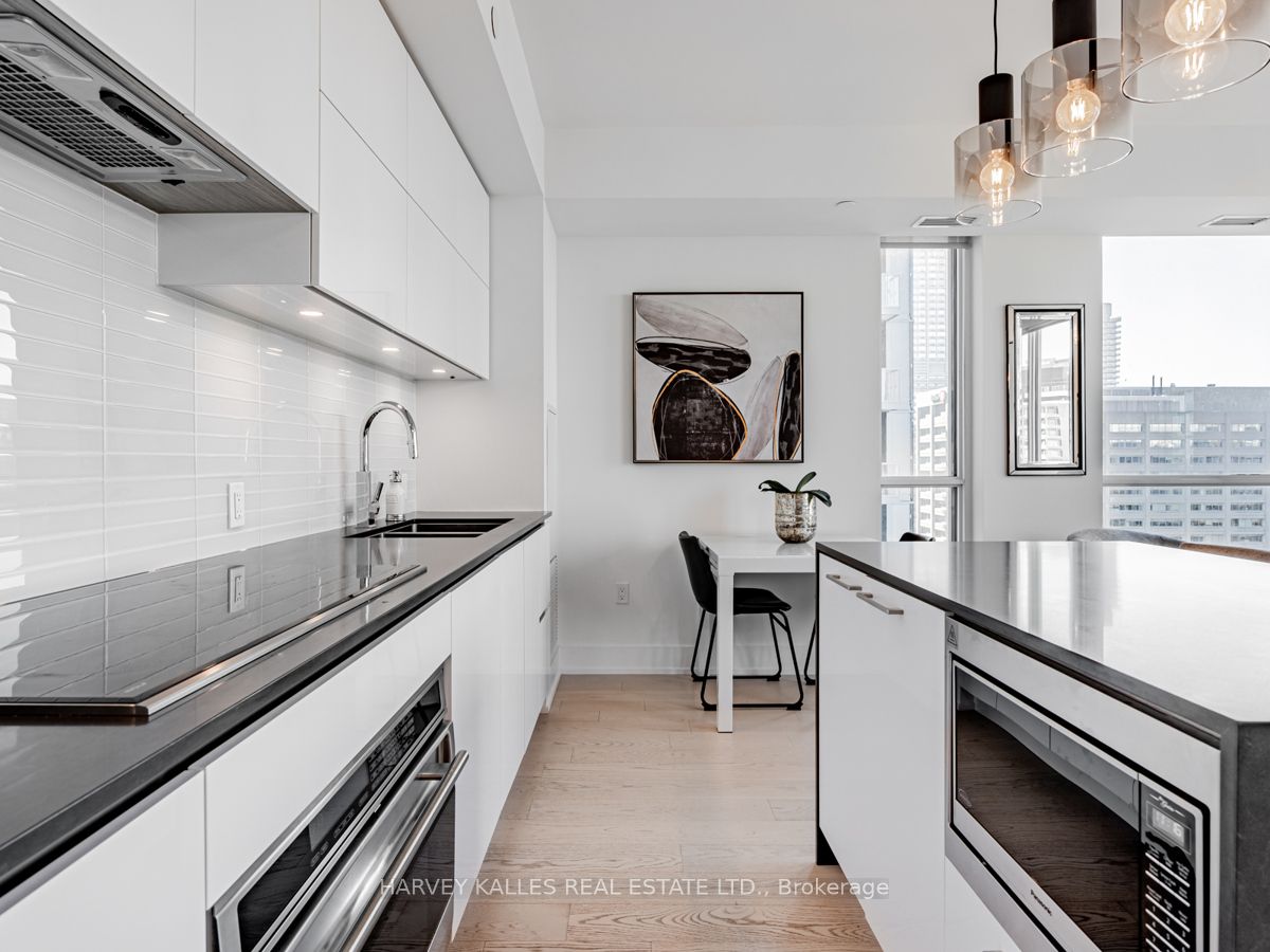 1 Yorkville Ave, #1701