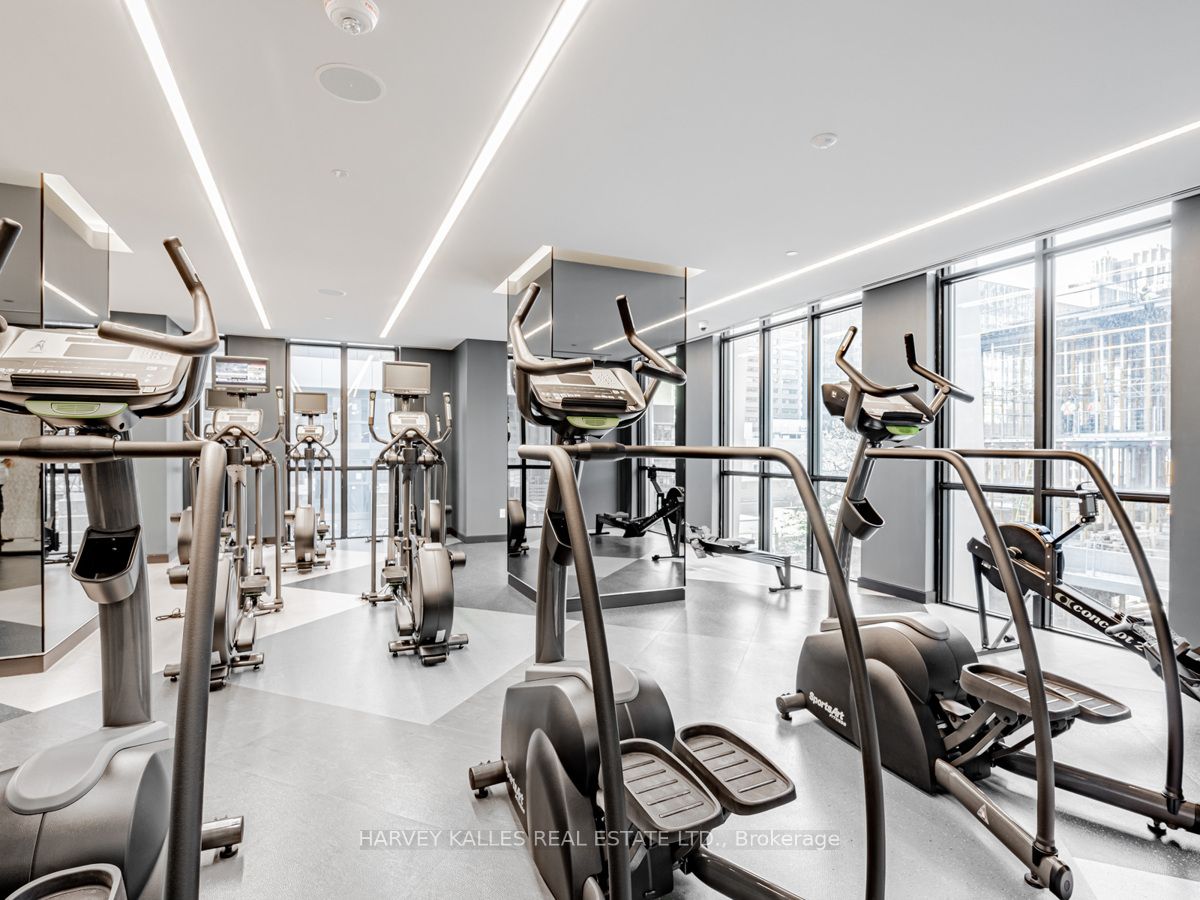 1 Yorkville Ave, #1701