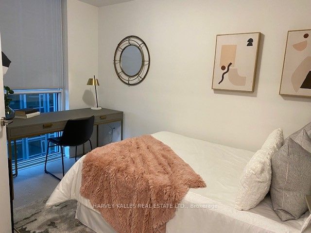 1 Yorkville Ave, #1701