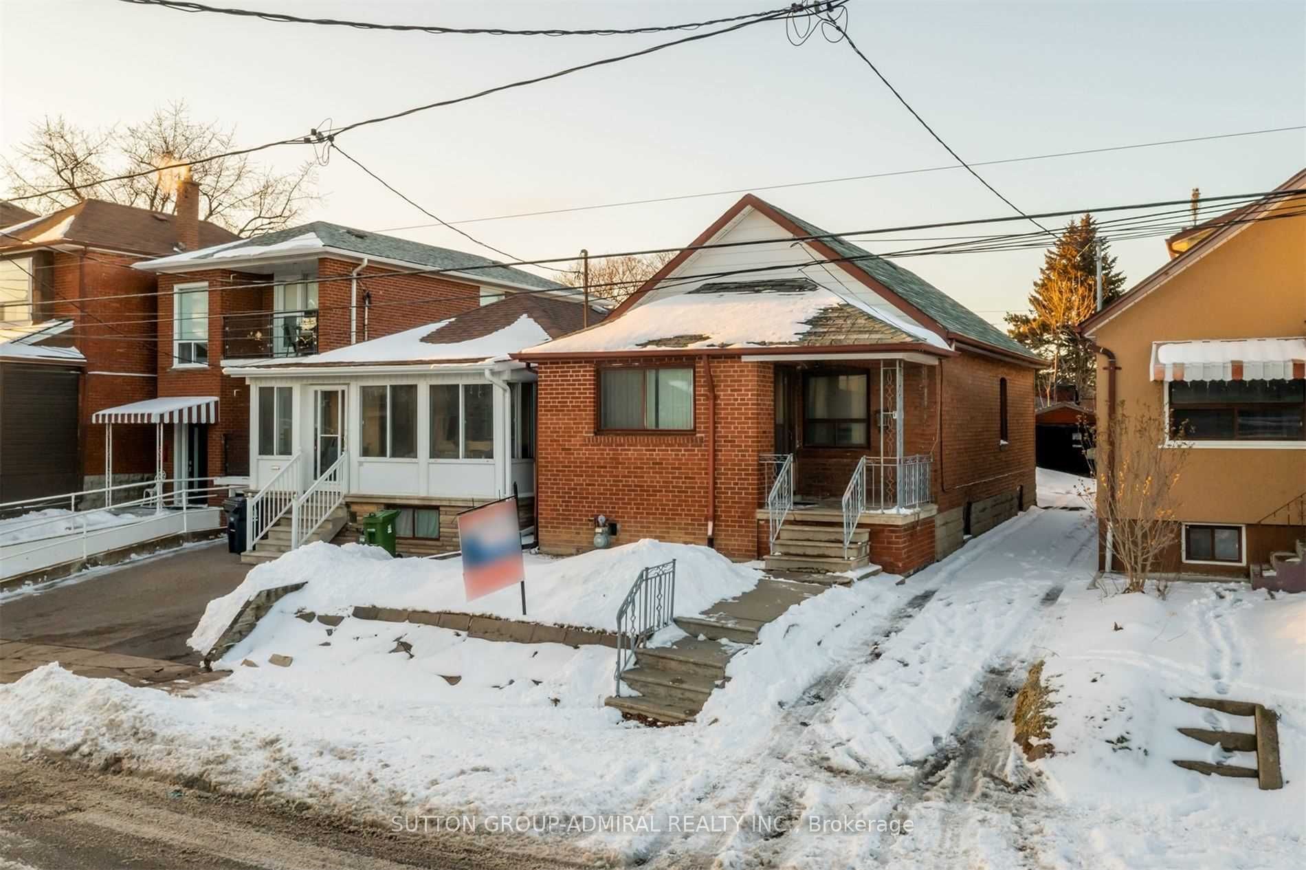 110 Clovelly Ave