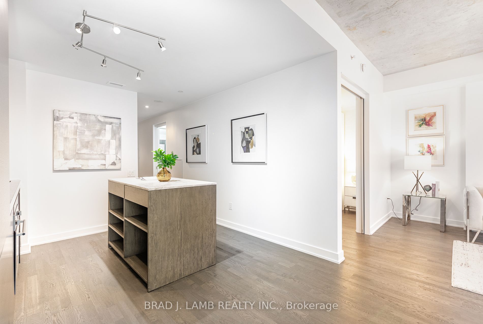 38 Stewart St, #808