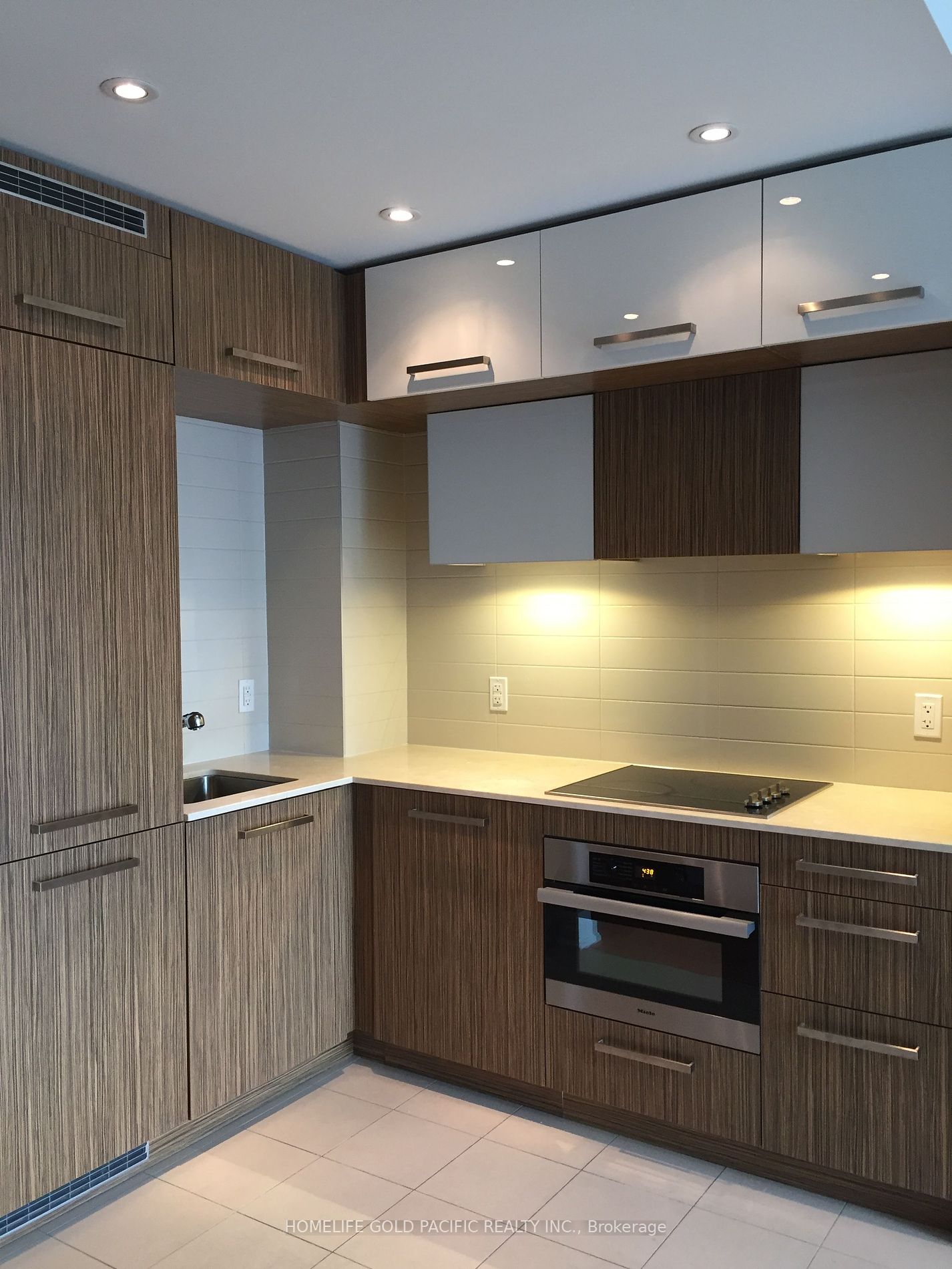 8 The Esplanade, #2404