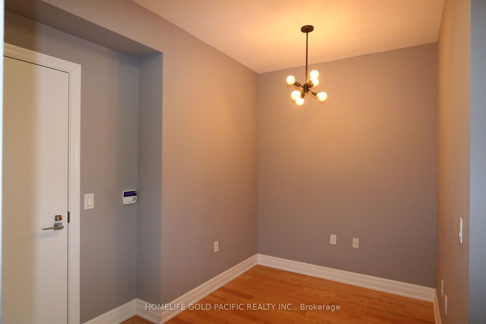 8 The Esplanade, #2404