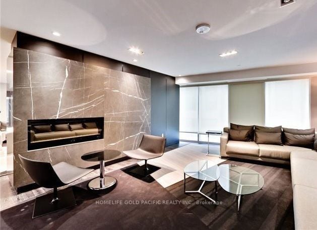 8 The Esplanade, #2404